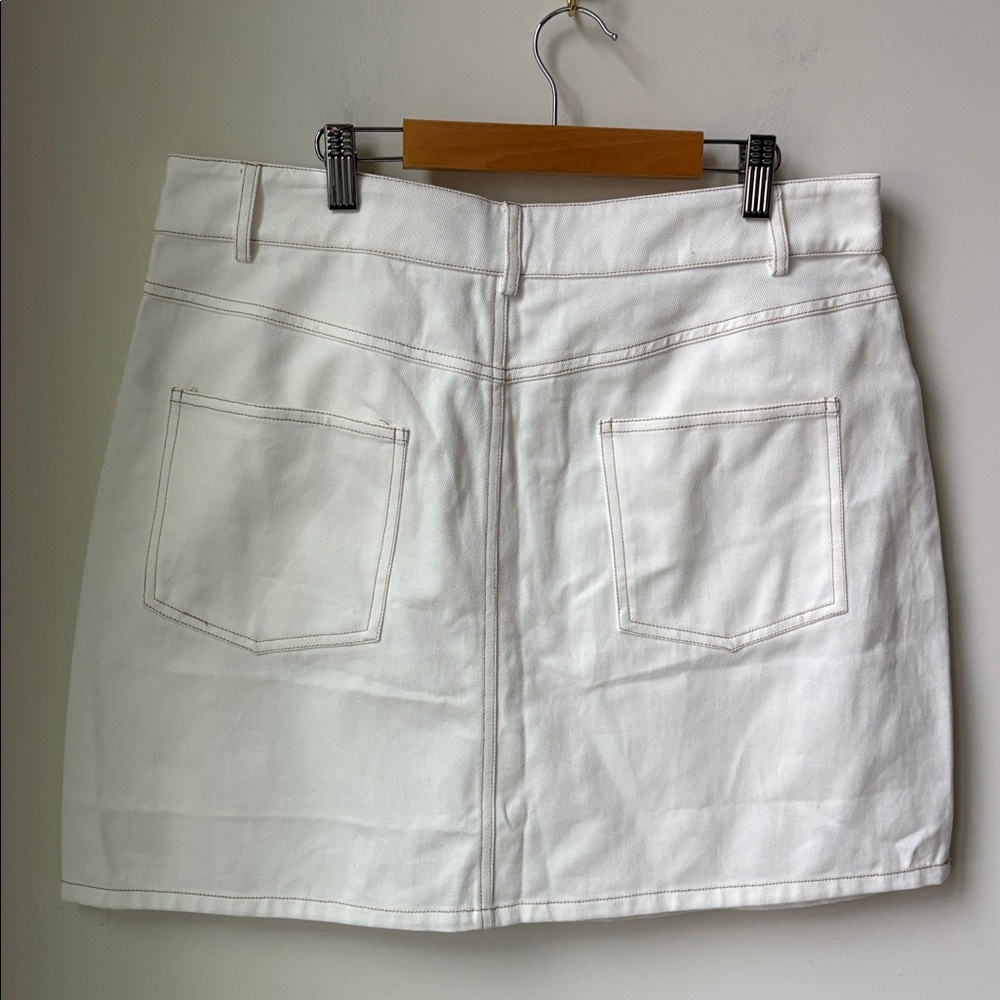 NWT Vici Denim Mini Skirt White/Ivory Exposed Stitching Pockets Boho Size XL - Picture 3 of 9
